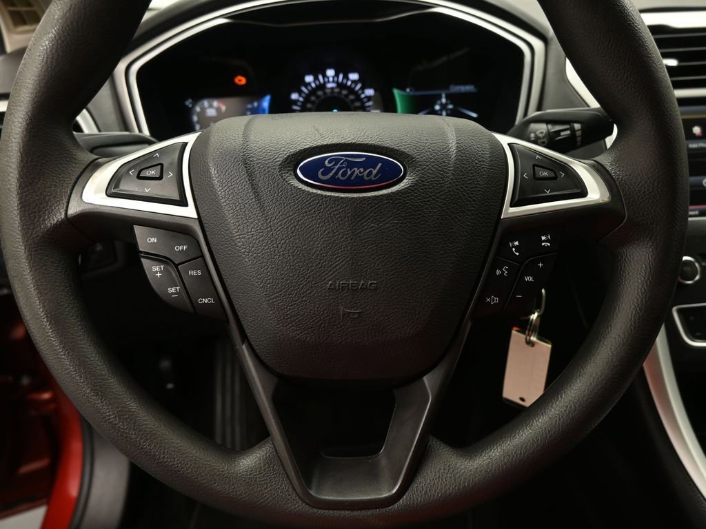 Used 2016 Ford Fusion SE FWD image 12
