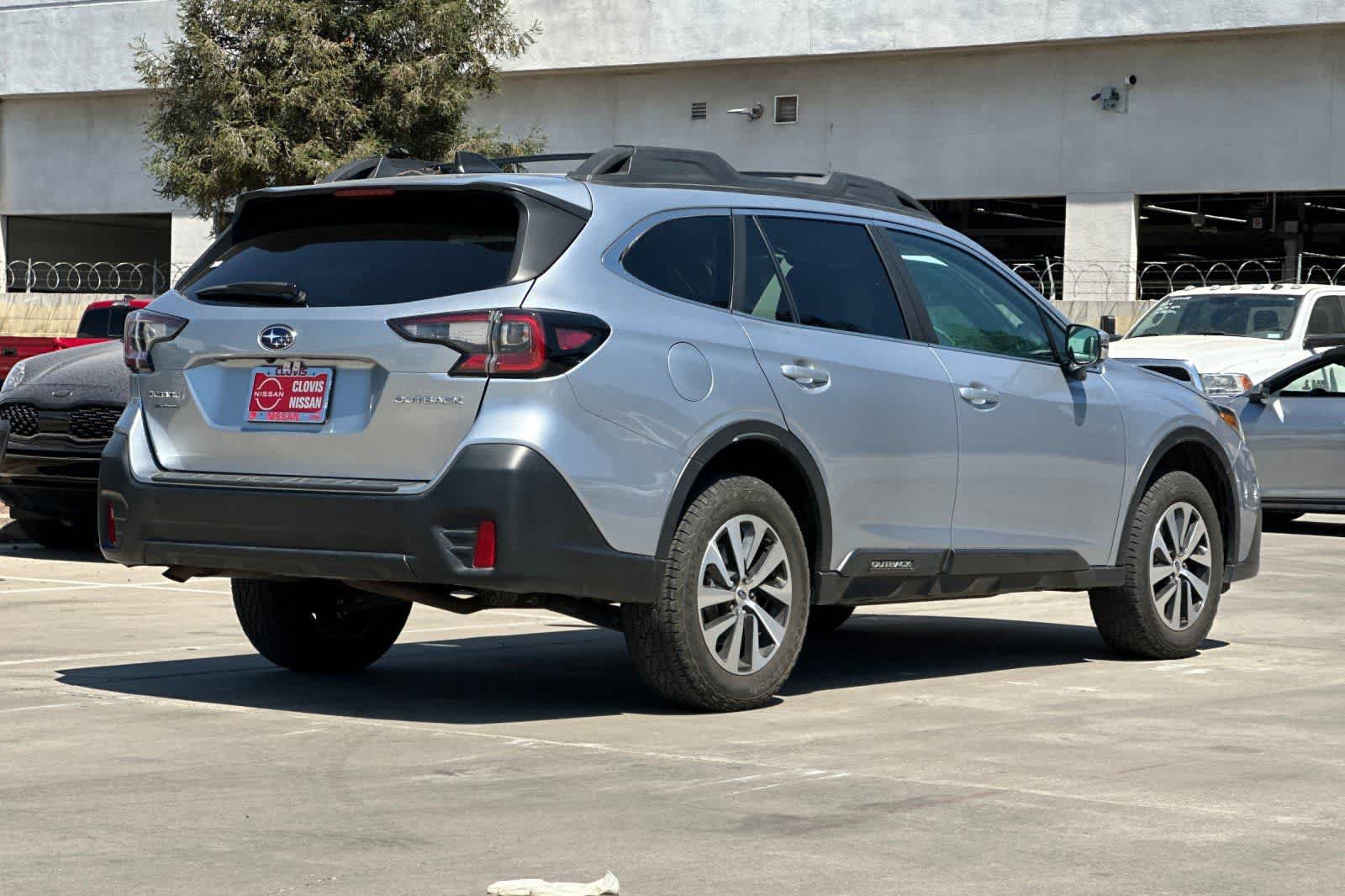 Used 2020 Subaru Outback Premium w/ Popular Package #1 AWD/4WD image 3