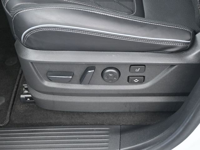 Used 2025 INFINITI QX80 Sensory image 12