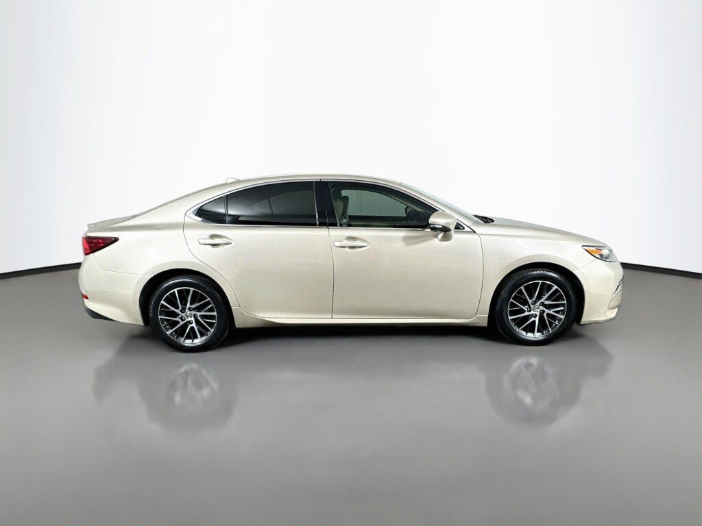 Used 2017 Lexus ES 350 w/ Premium Package FWD image 6