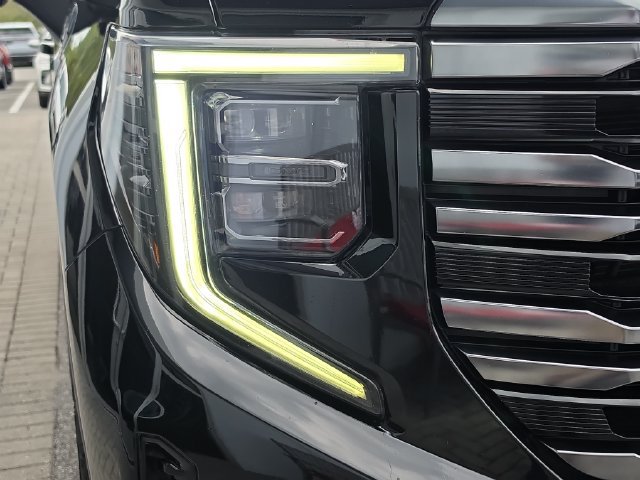 Certified 2022 GMC Sierra 1500 AT4 w/ AT4 Premium Package AWD/4WD image 11