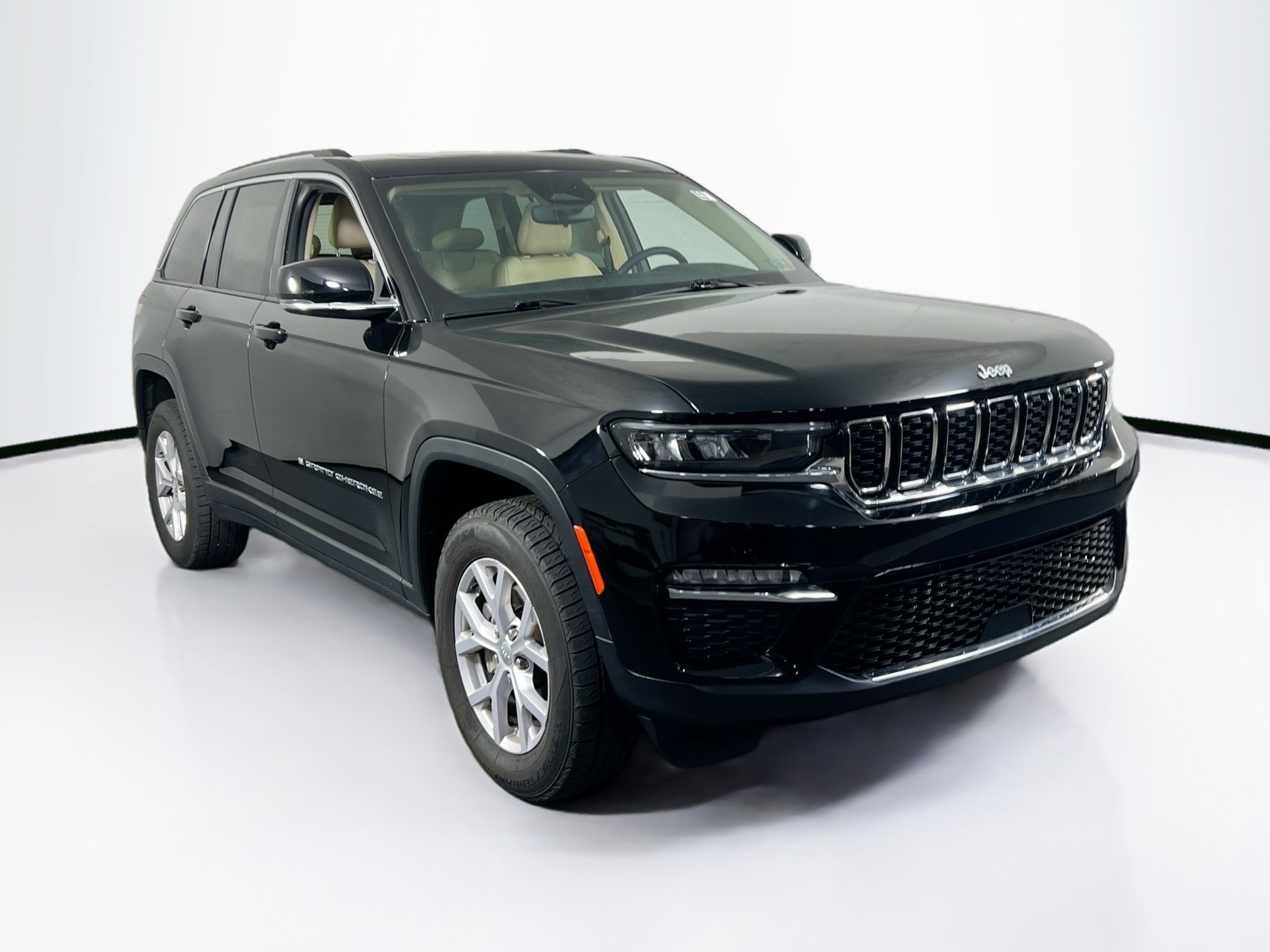 Used 2022 Jeep Grand Cherokee Limited image 3