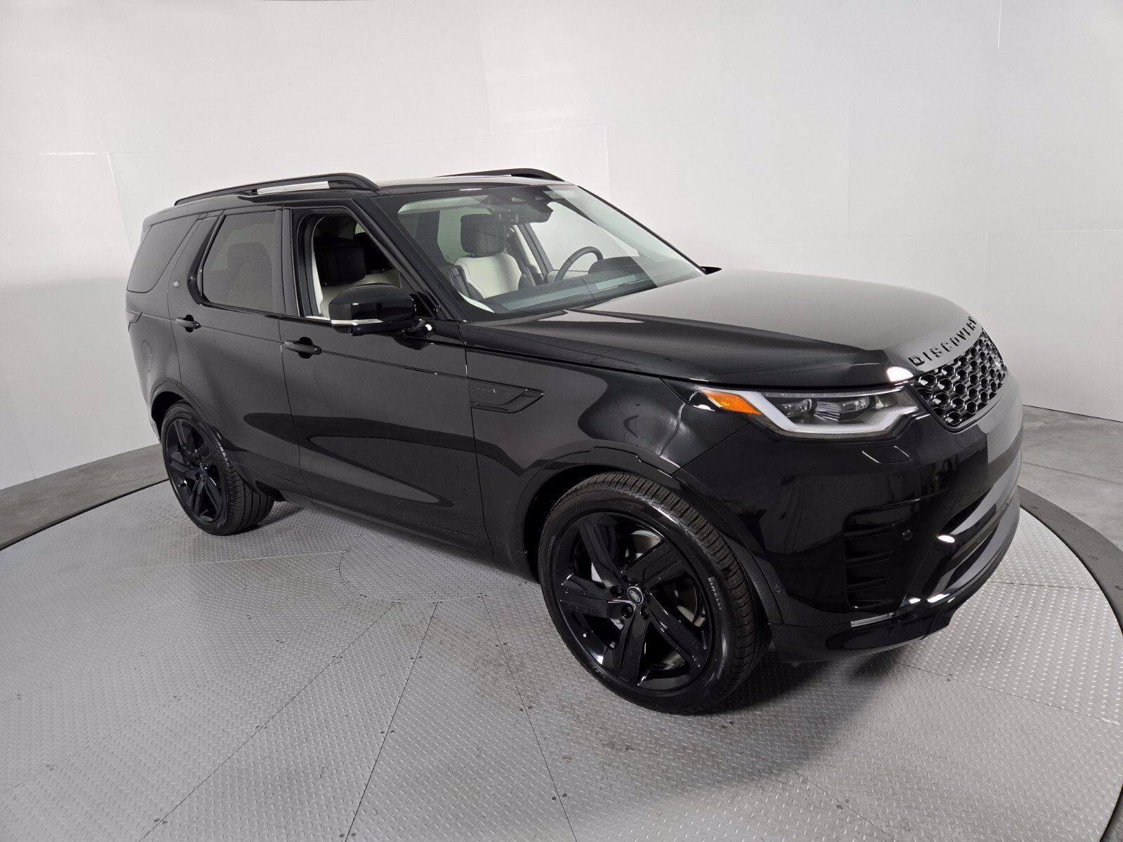 New 2026 Land Rover Discovery Dynamic SE AWD/4WD image 16