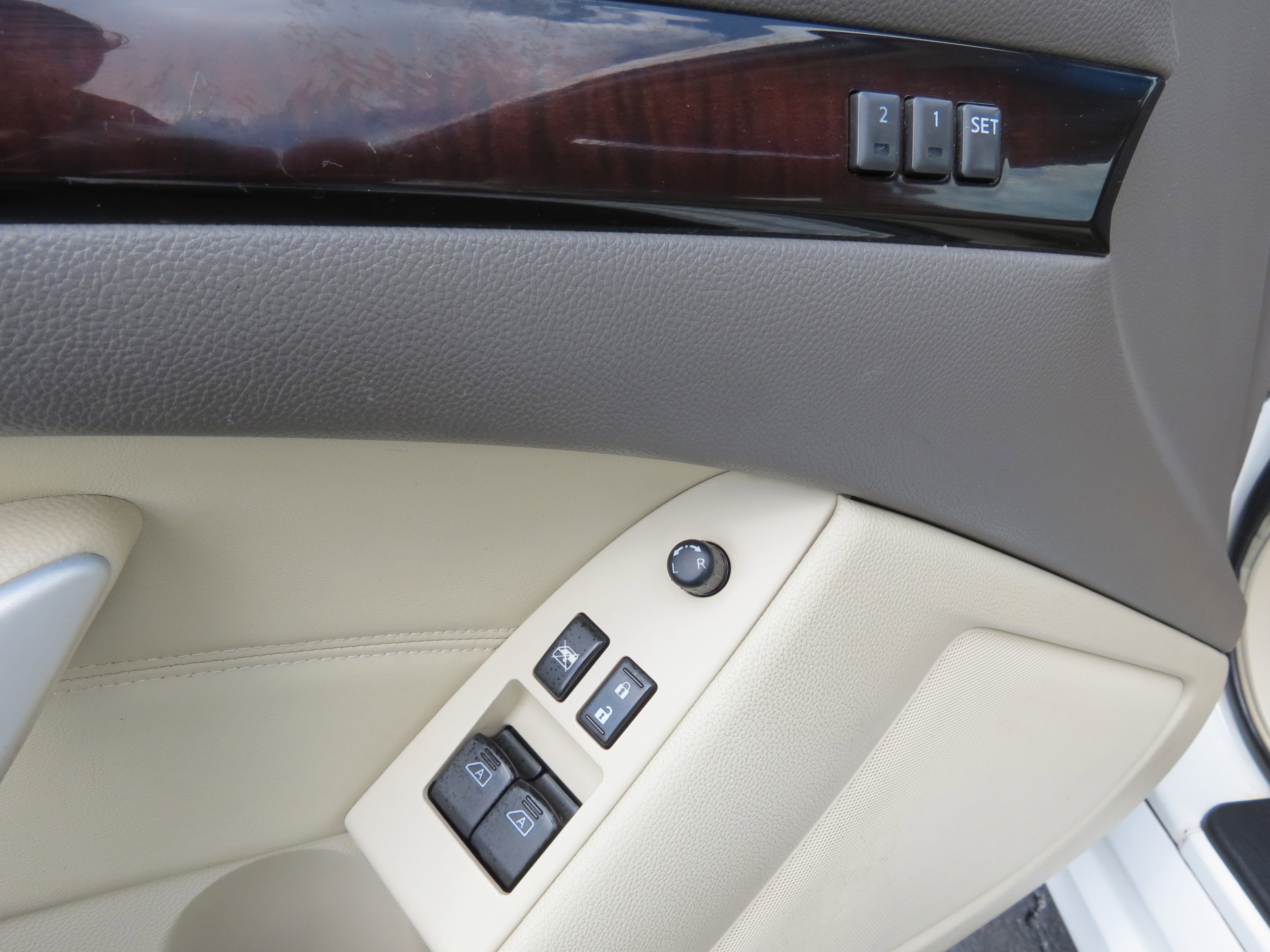 Used 2010 INFINITI G37 x w/ Premium Pkg image 29