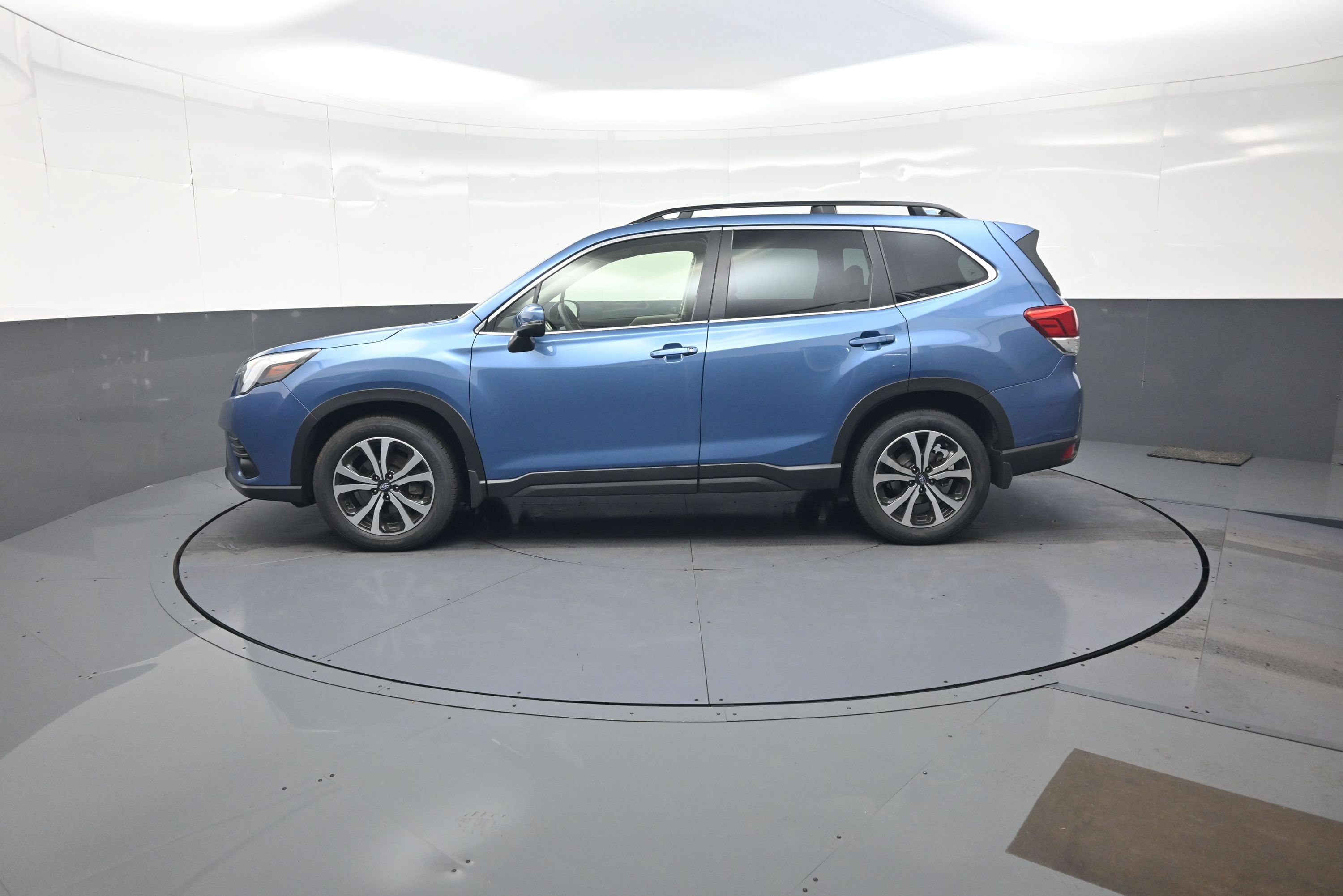 Used 2022 Subaru Forester Limited AWD/4WD image 6