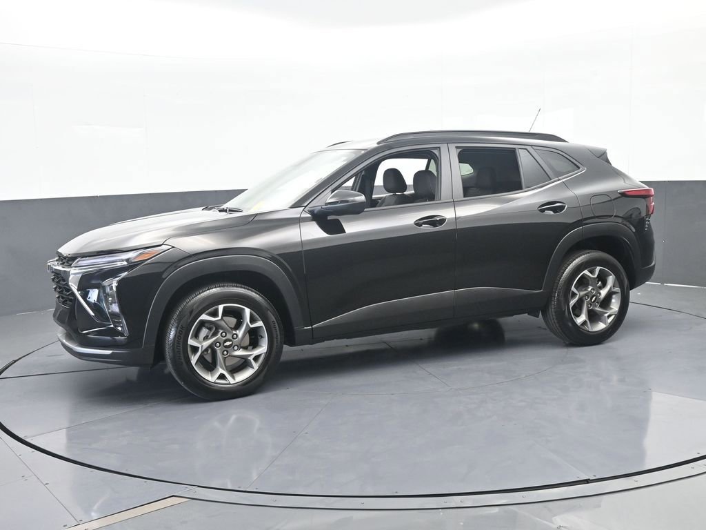Used 2025 Chevrolet Trax LT w/ Driver Confidence Package FWD video 2