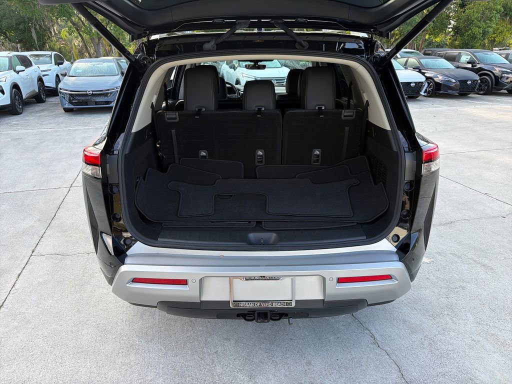 Used 2025 Nissan Pathfinder SL AWD/4WD image 34