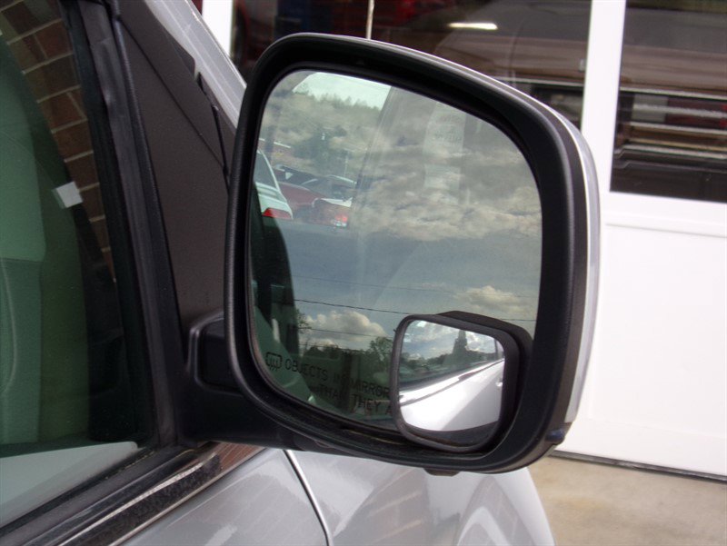 Used 2008 Chrysler Town & Country Touring FWD image 15