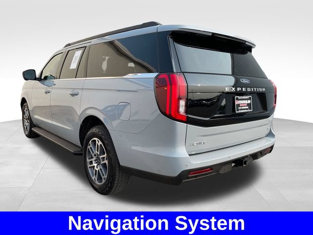 Used 2025 Ford Expedition Max Active AWD/4WD image 3