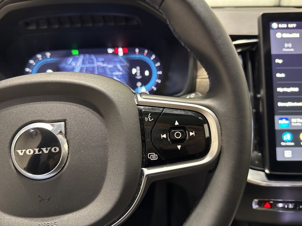 Used 2025 Volvo XC90 B6 Plus image 24