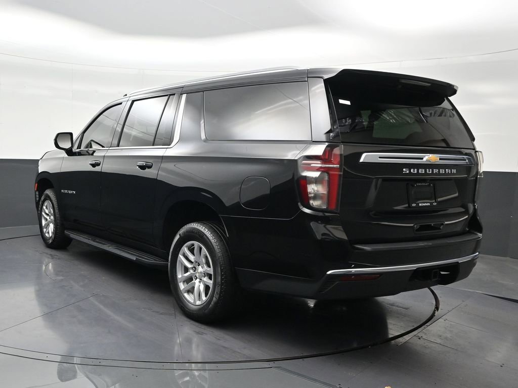 Used 2023 Chevrolet Suburban LS RWD image 3