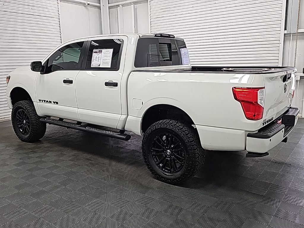 Used 2018 Nissan Titan SL w/ Midnight Edition image 5