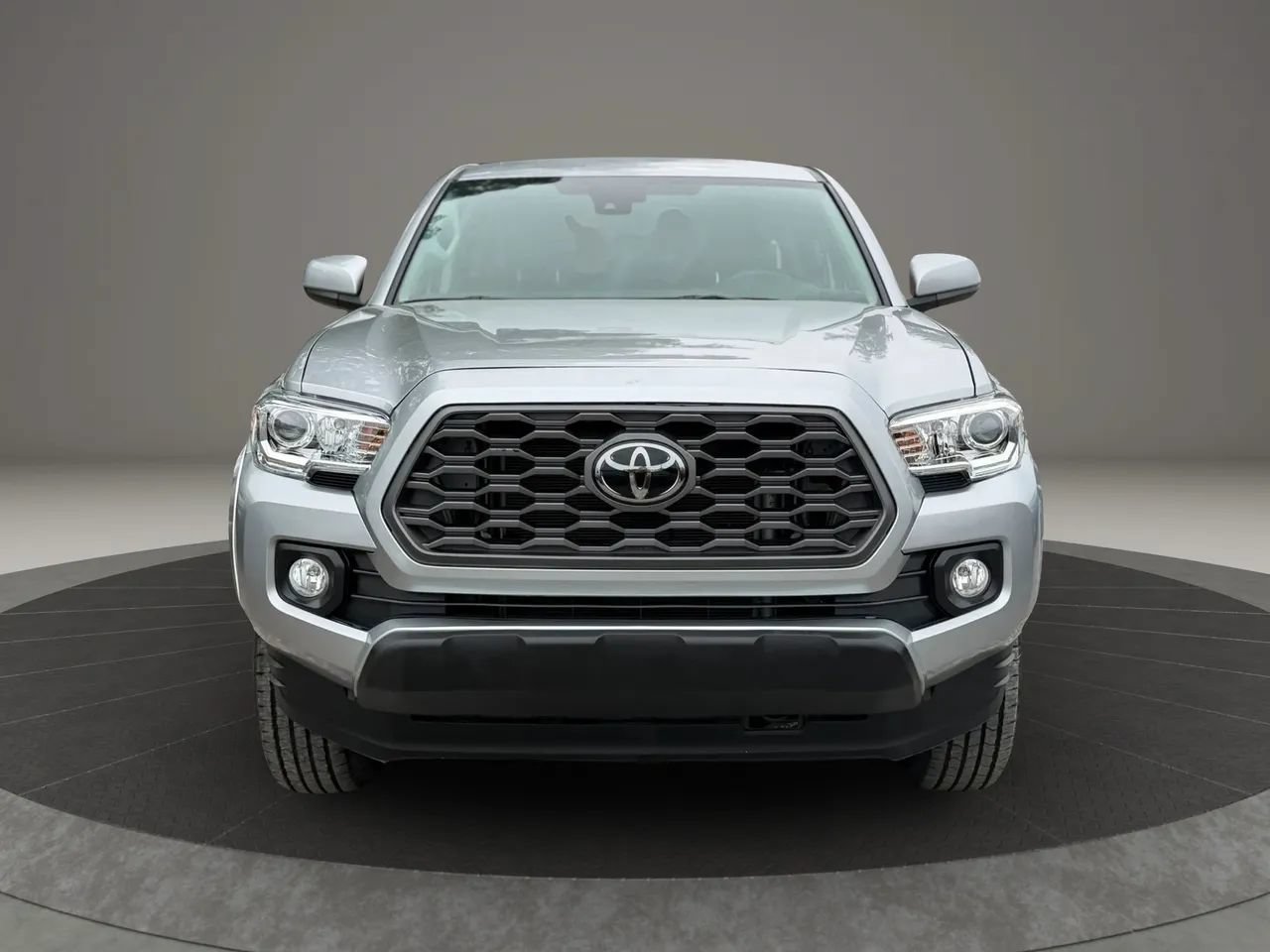 Used 2023 Toyota Tacoma SR5 RWD image 2