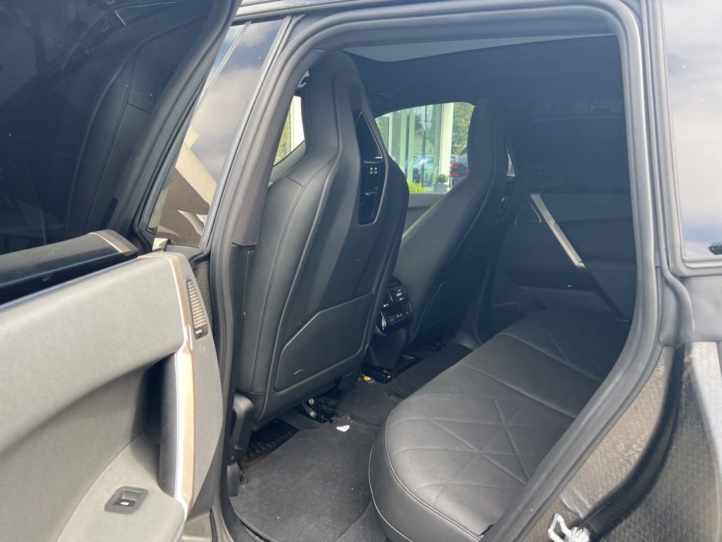 Used 2022 BMW iX xDrive50 w/ Premium Package image 9
