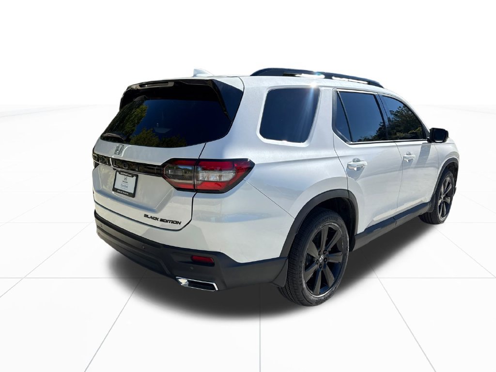 Certified 2025 Honda Pilot Black Edition image 9