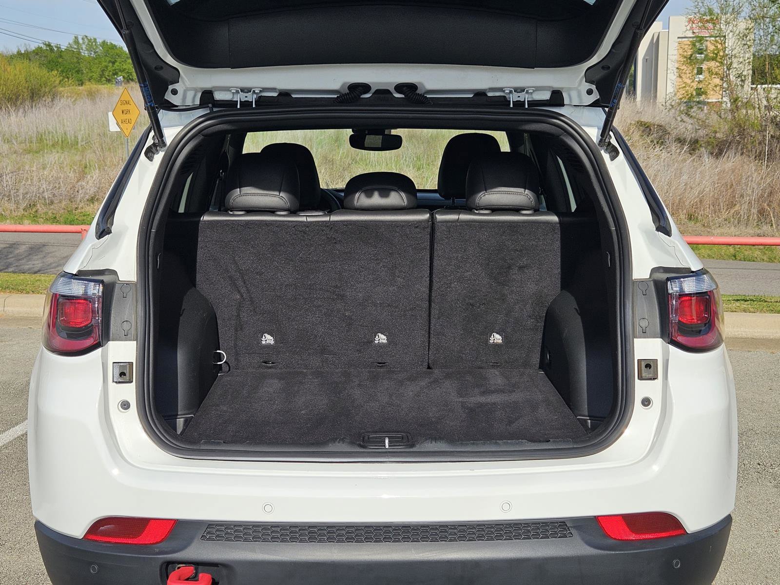 Used 2025 Jeep Compass Trailhawk image 12