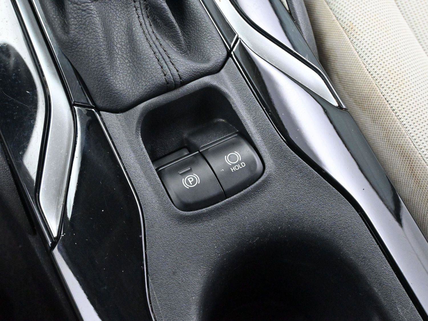 Used 2021 Toyota Corolla LE image 19