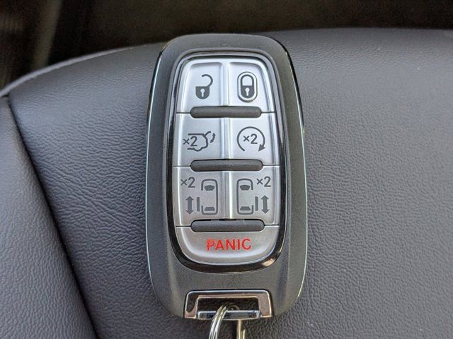 New 2026 Chrysler Pacifica Select FWD image 31