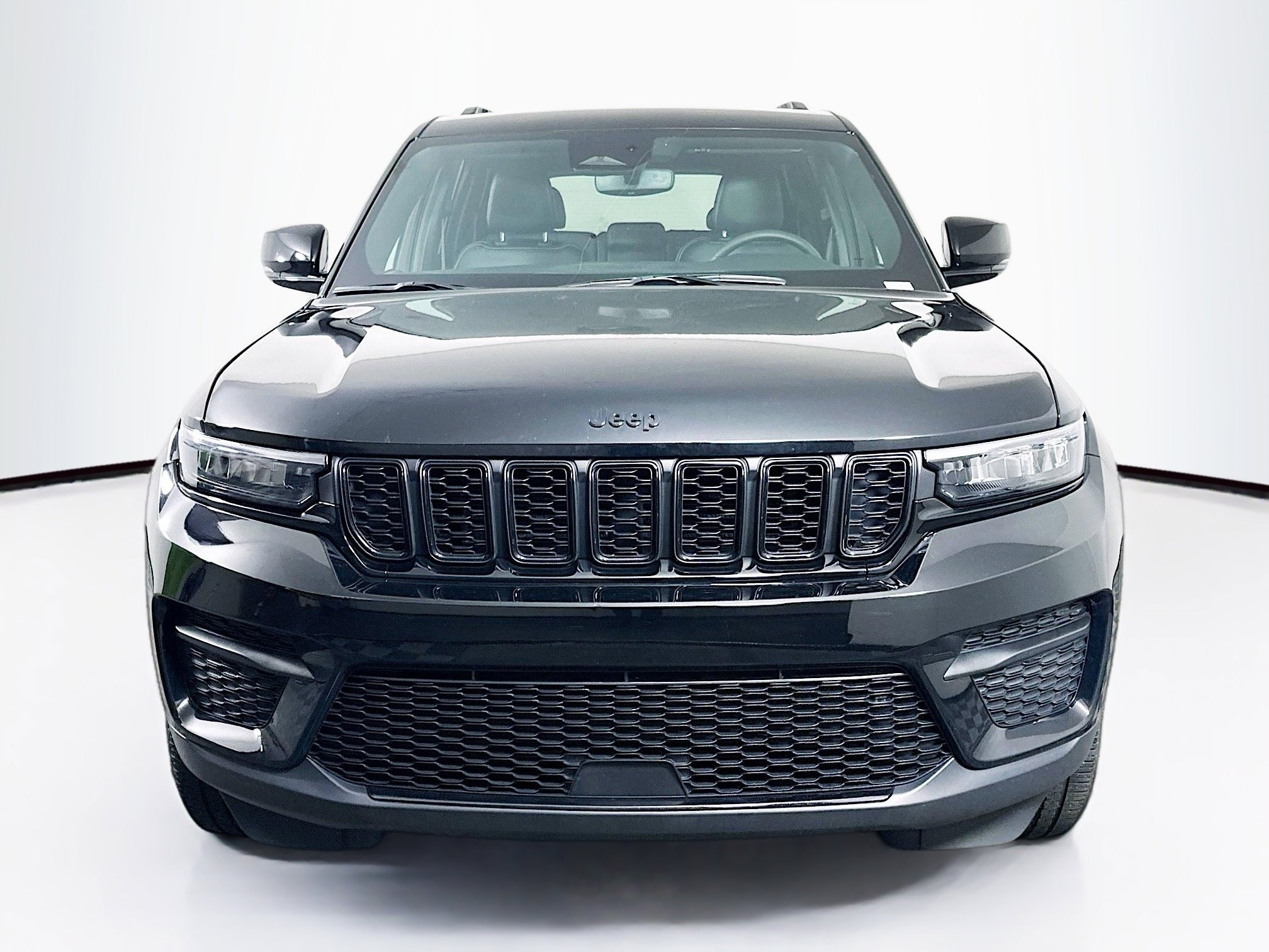 Used 2023 Jeep Grand Cherokee Altitude AWD/4WD image 2