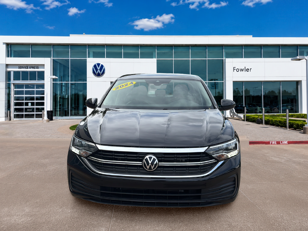 Used 2024 Volkswagen Jetta SE FWD image 2