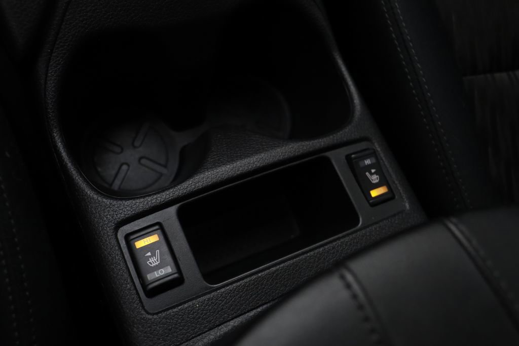 Used 2017 Nissan Rogue SV image 12