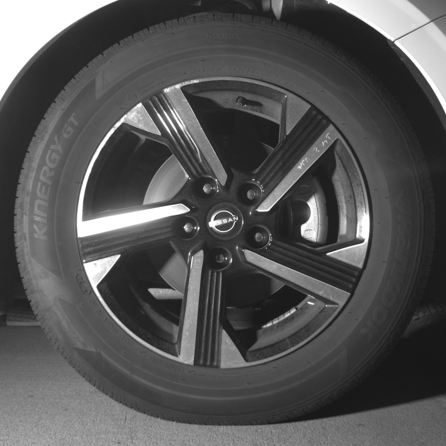 Used 2025 Nissan Sentra SV FWD image 13
