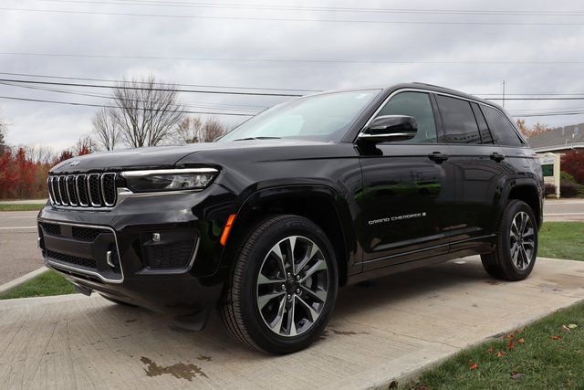 New 2025 Jeep Grand Cherokee Overland w/ Adv Protech Group III image 8