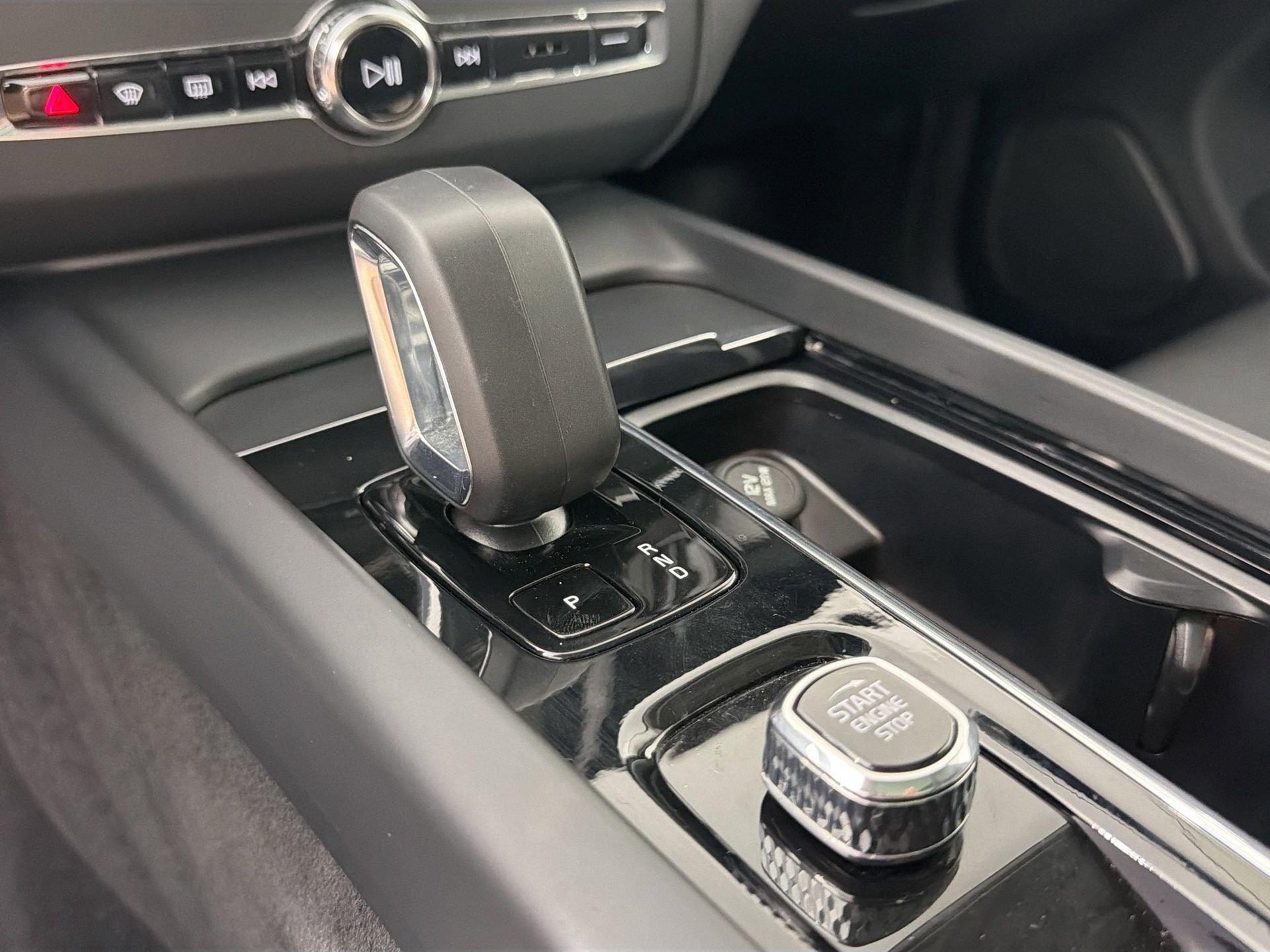 Certified 2023 Volvo XC60 B5 Core image 17