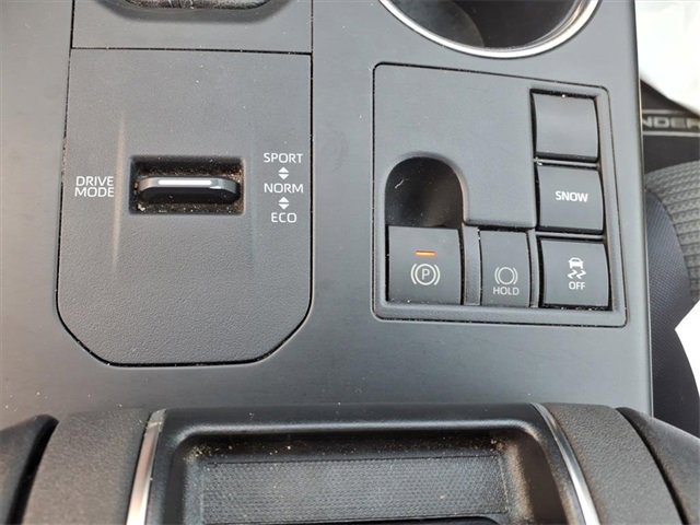 Used 2023 Toyota Highlander LE image 8