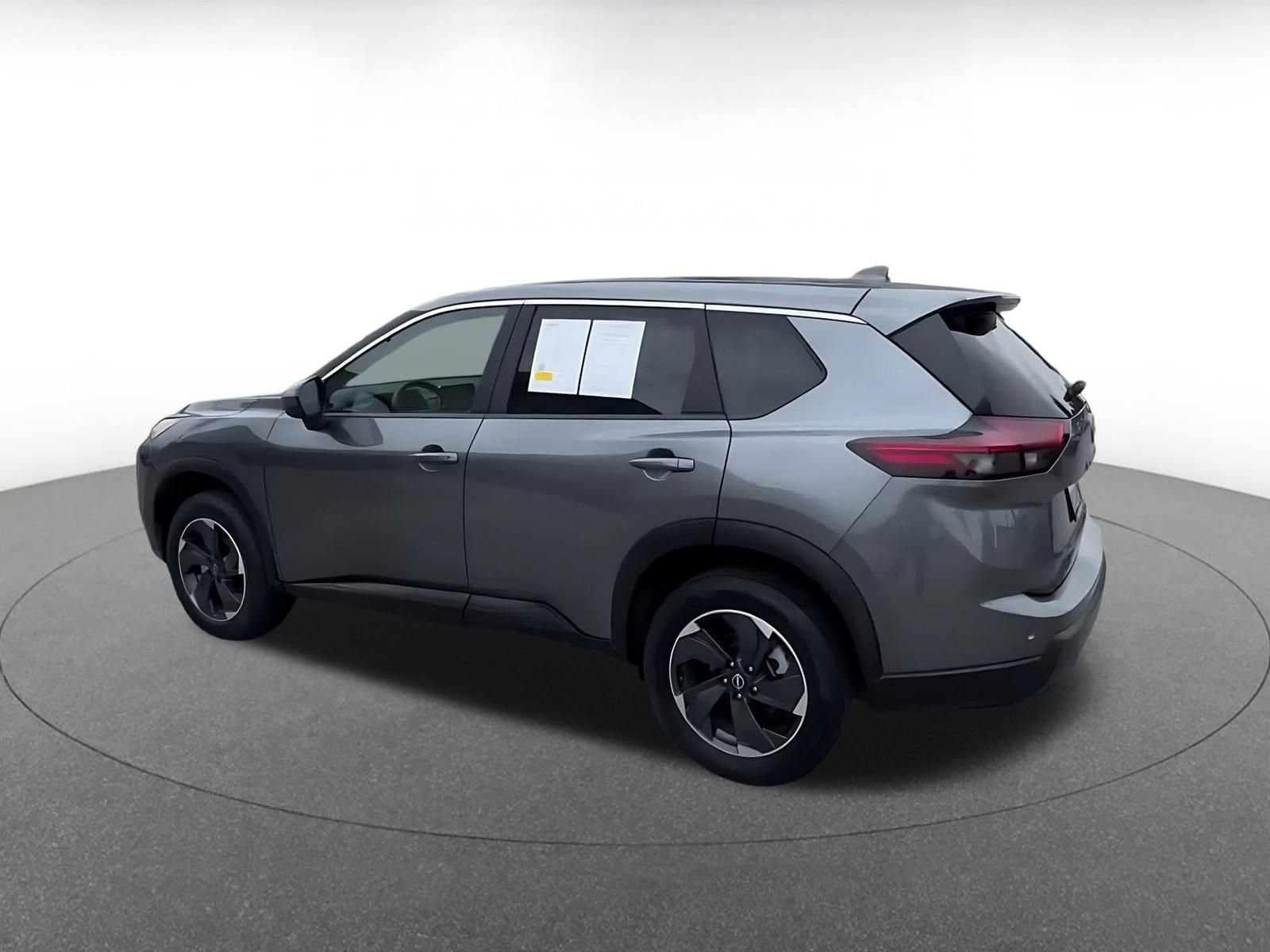 Used 2025 Nissan Rogue SV FWD image 10