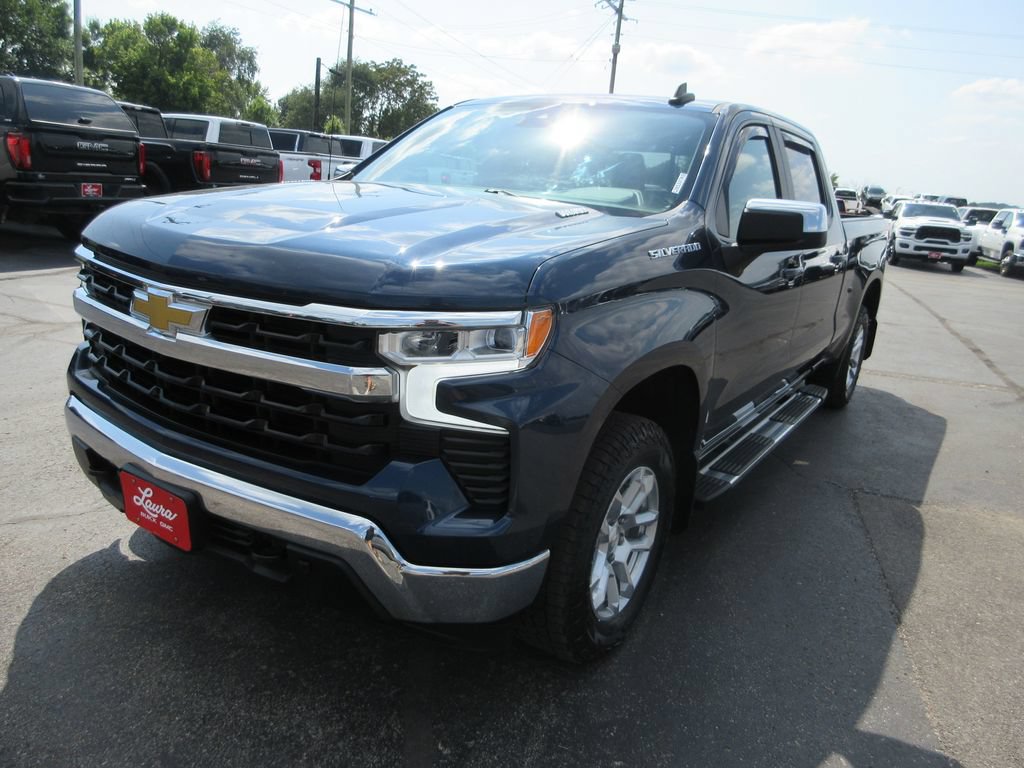 Certified 2022 Chevrolet Silverado 1500 LT w/ Leather Package AWD/4WD image 11
