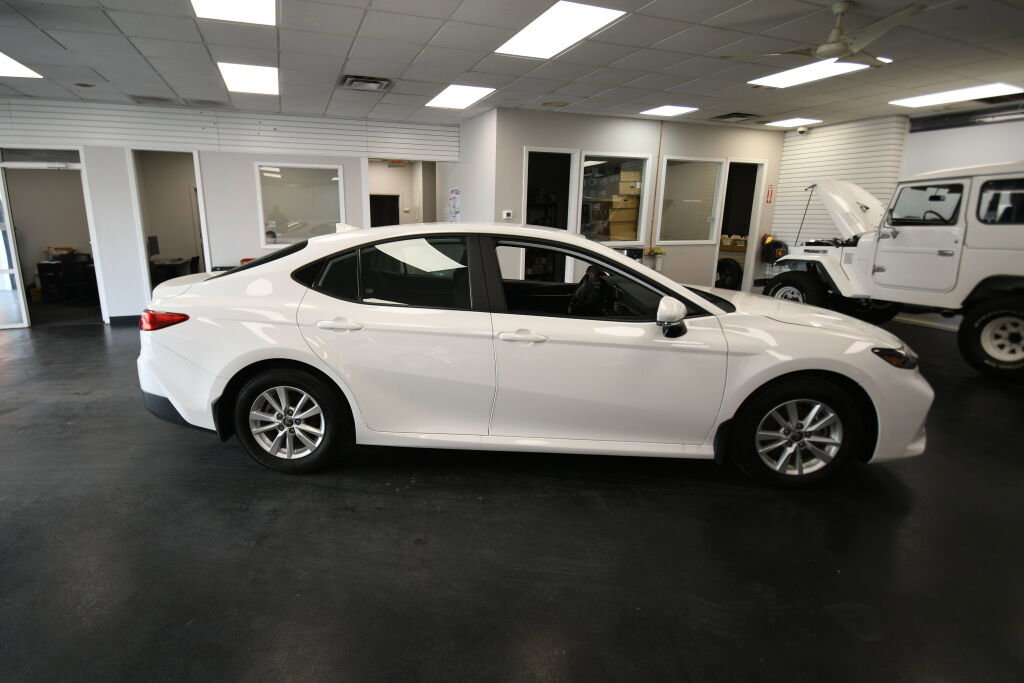 Used 2025 Toyota Camry LE image 8