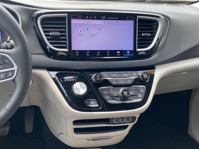 Used 2024 Chrysler Pacifica Touring-L image 10
