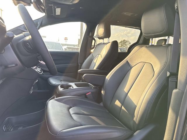 New 2026 Chrysler Pacifica Select FWD image 18