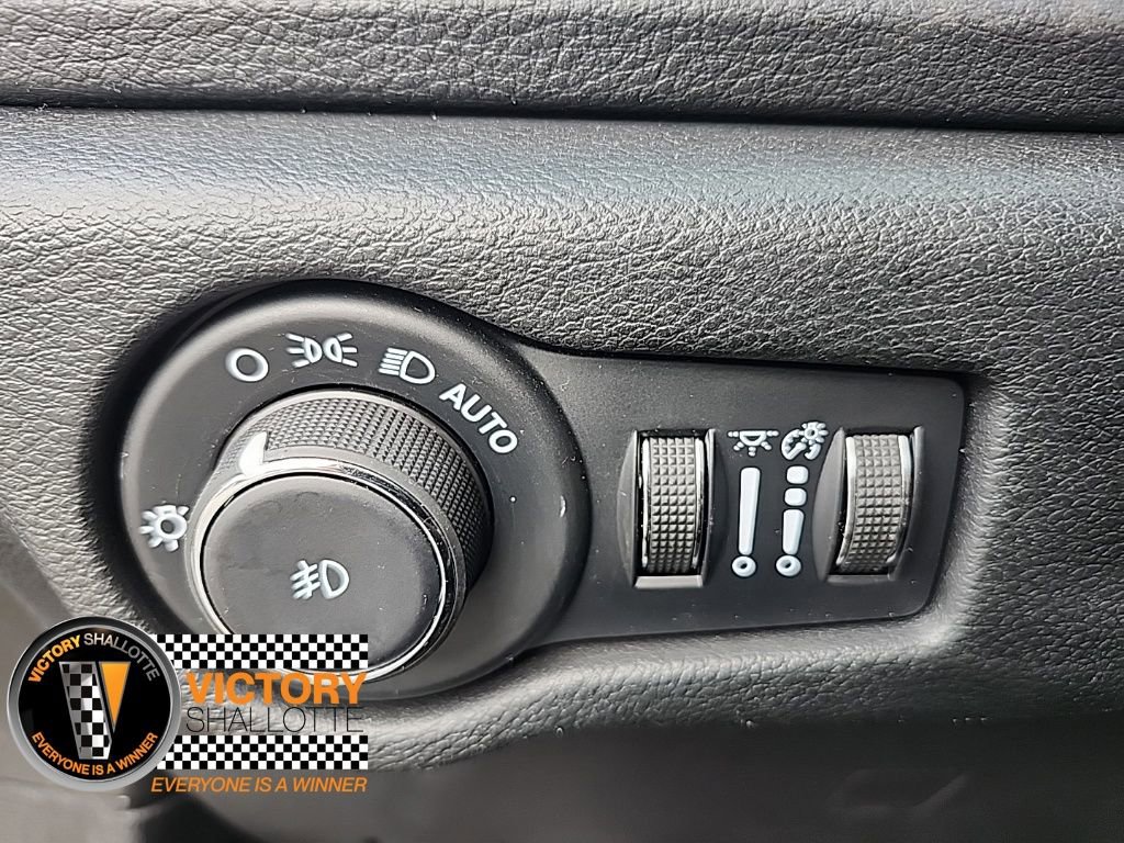 Certified 2025 Chrysler Pacifica Select image 14