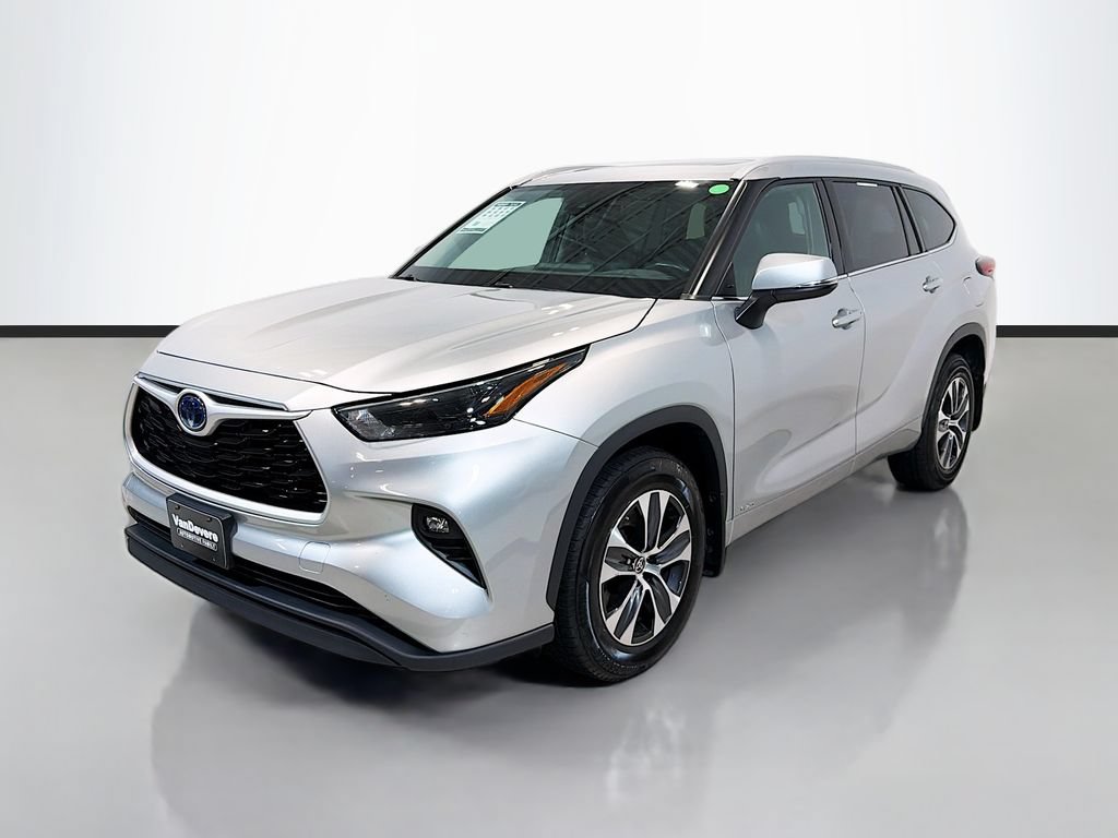 Used 2022 Toyota Highlander XLE AWD/4WD image 5