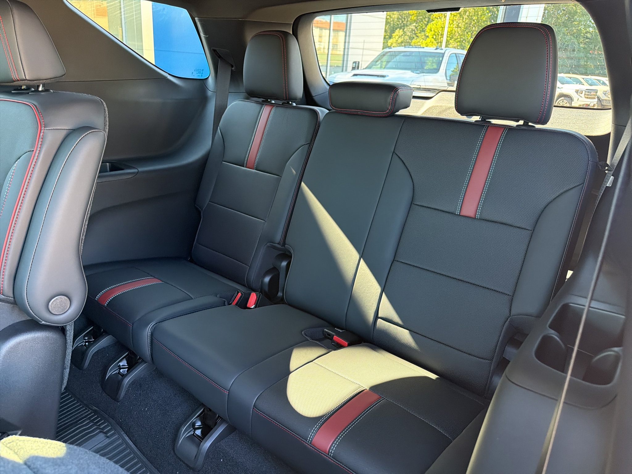 New 2027 Chevrolet Traverse RS w/ LPO, Floor Liner Package FWD image 21