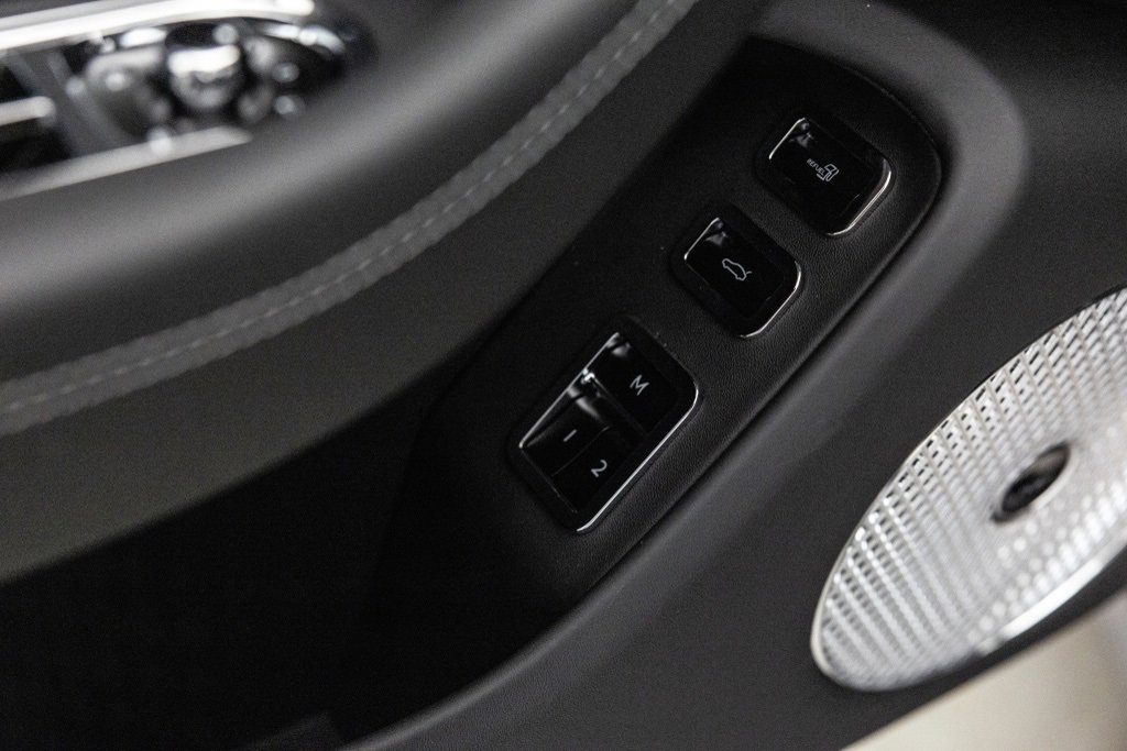 Used 2025 Bentley Flying Spur Plug-In Hybrid image 27