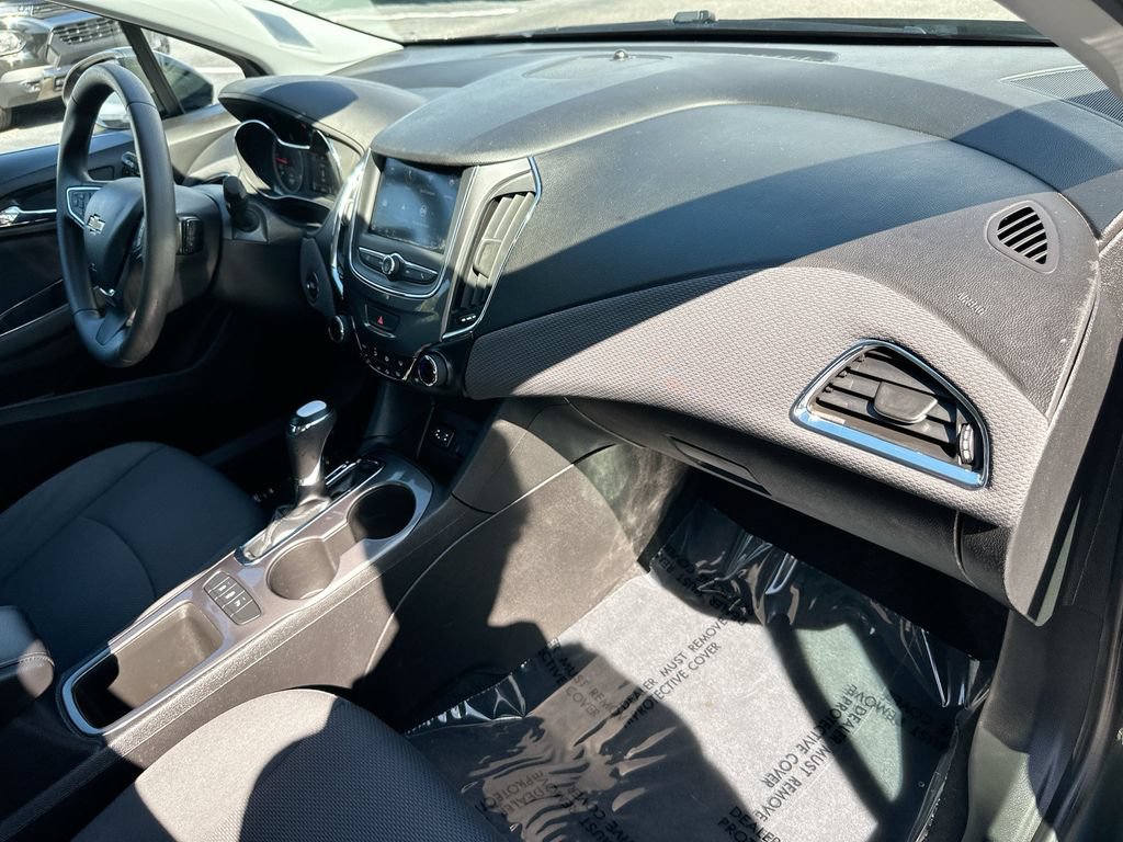 Certified 2019 Chevrolet Cruze LT w/ Convenience Package FWD image 27