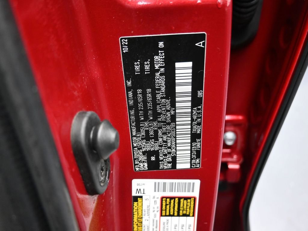 Used 2023 Toyota Highlander XLE image 11