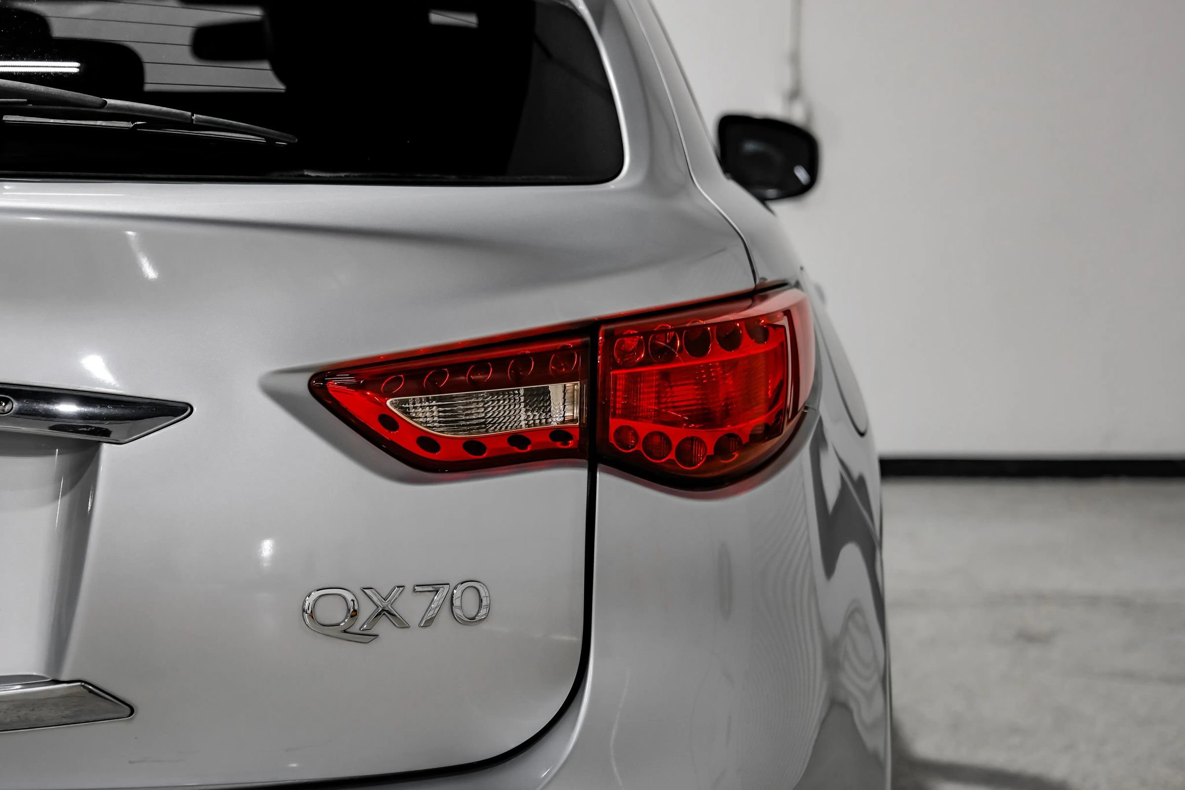 Used 2017 INFINITI QX70 AWD w/ Premium Package image 61