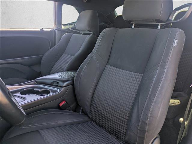 Used 2015 Dodge Challenger SXT image 16