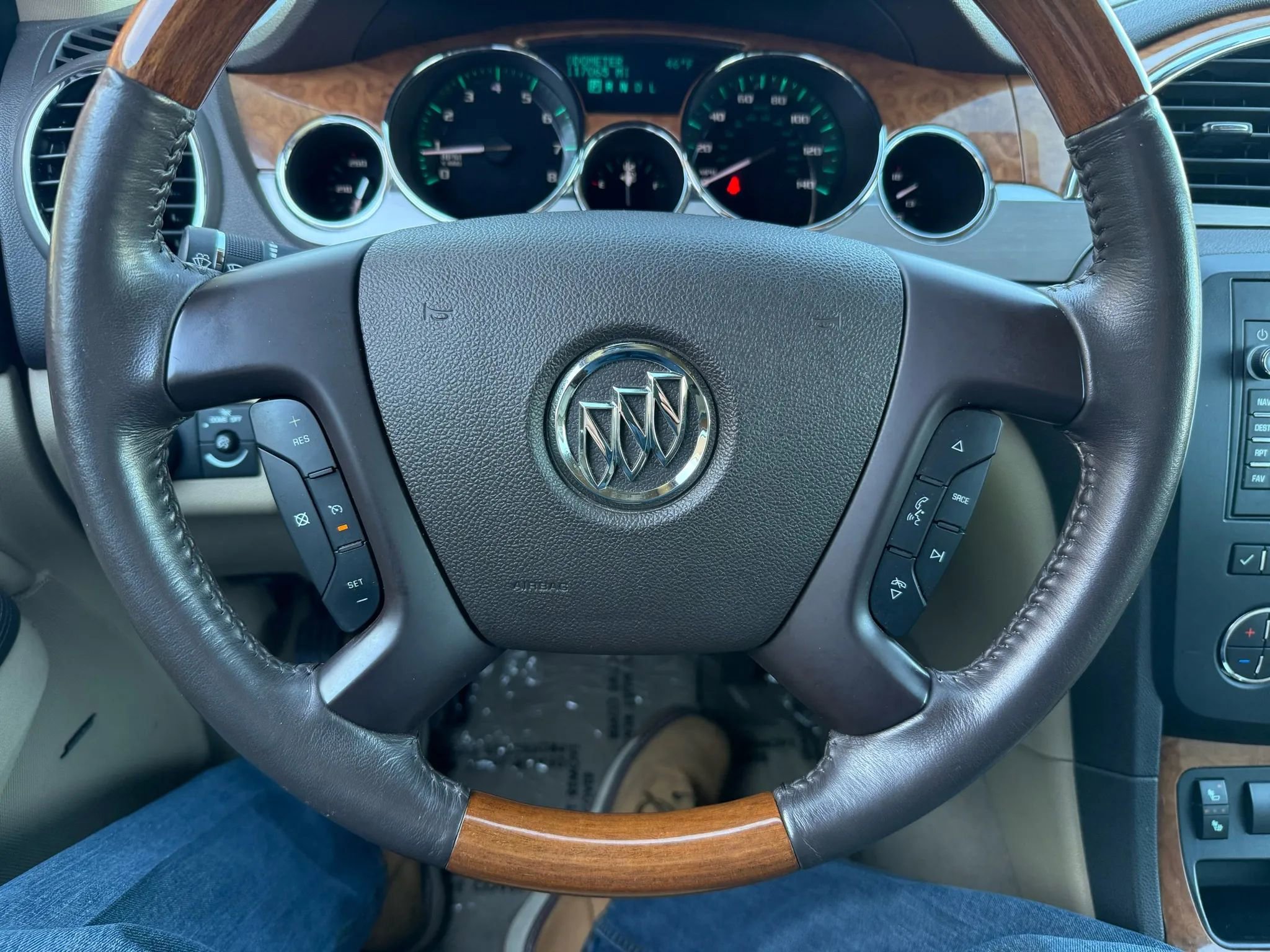 Used 2011 Buick Enclave CXL image 13