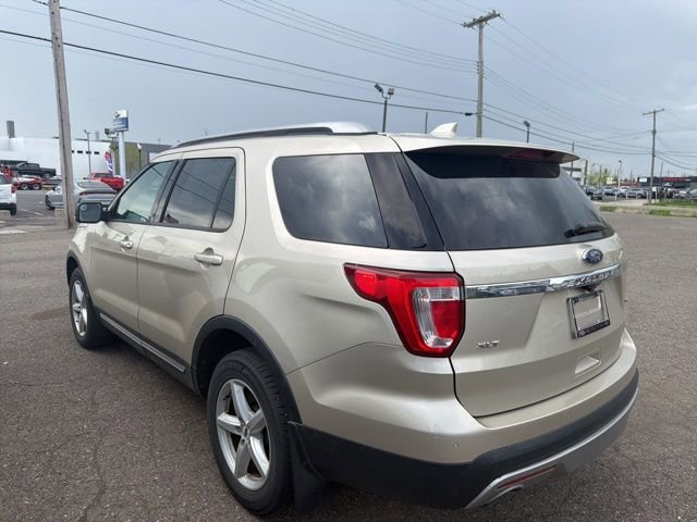 Used 2017 Ford Explorer XLT AWD/4WD image 7