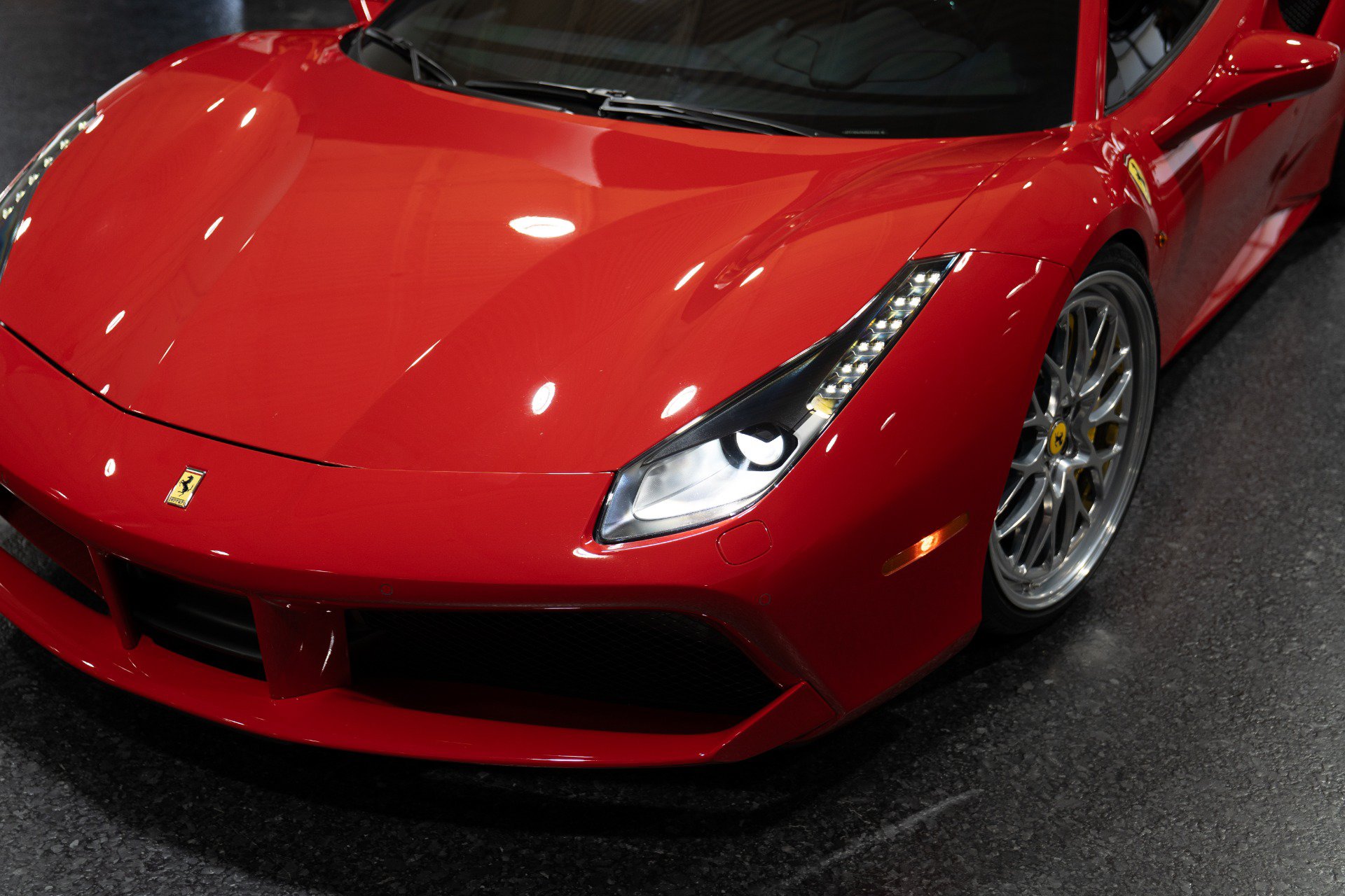 Used 2018 Ferrari 488 GTB RWD image 10