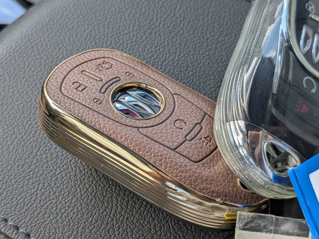 Used 2025 Buick Envista Avenir image 32