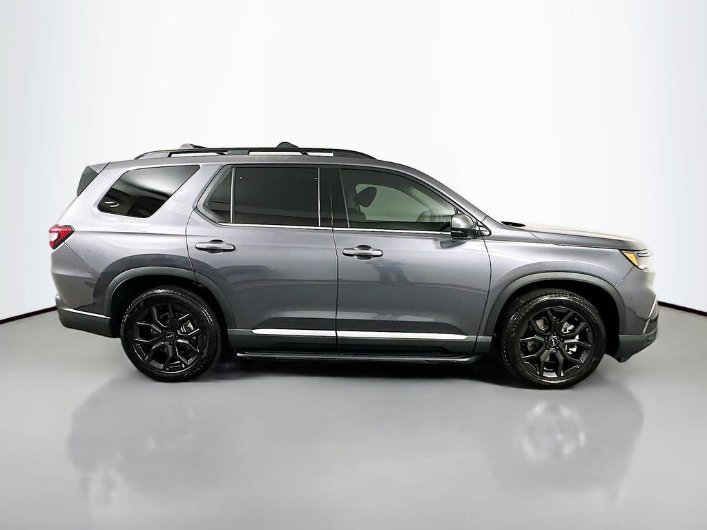 Certified 2025 Honda Pilot Touring image 4