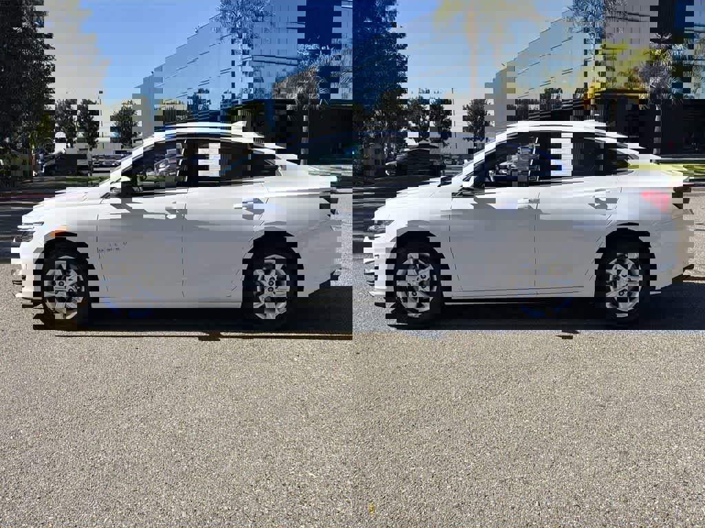 Used 2024 Chevrolet Malibu LT image 3