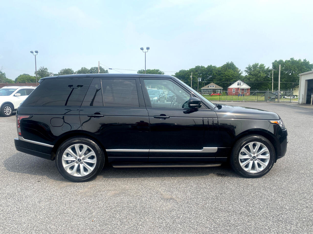 Used 2014 Land Rover Range Rover HSE image 4