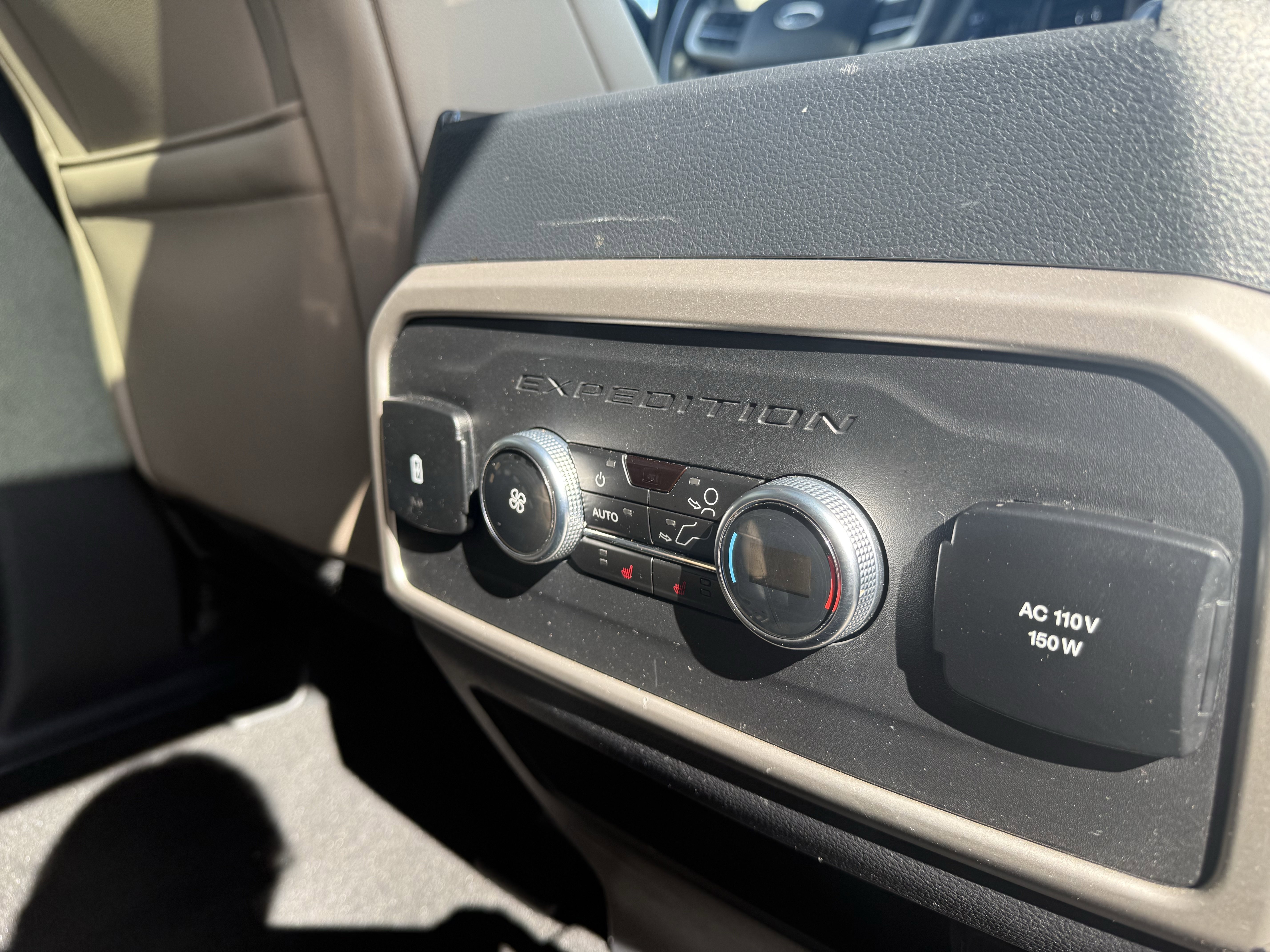 Used 2024 Ford Expedition Limited image 10